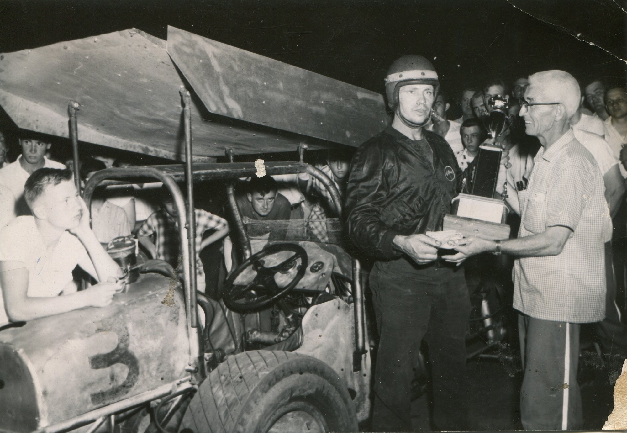 Robbins-Roy(#3)-winner-1961-Knoxville Nationals-Robinson-Marion-Photo.None-600dpi